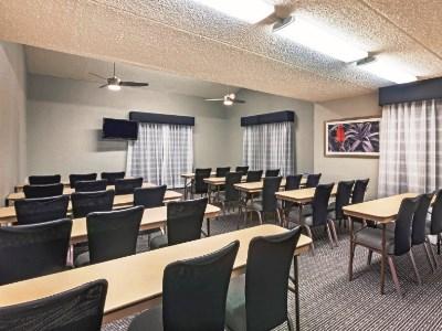 Travelodge By Wyndham Cy-fair Cypress