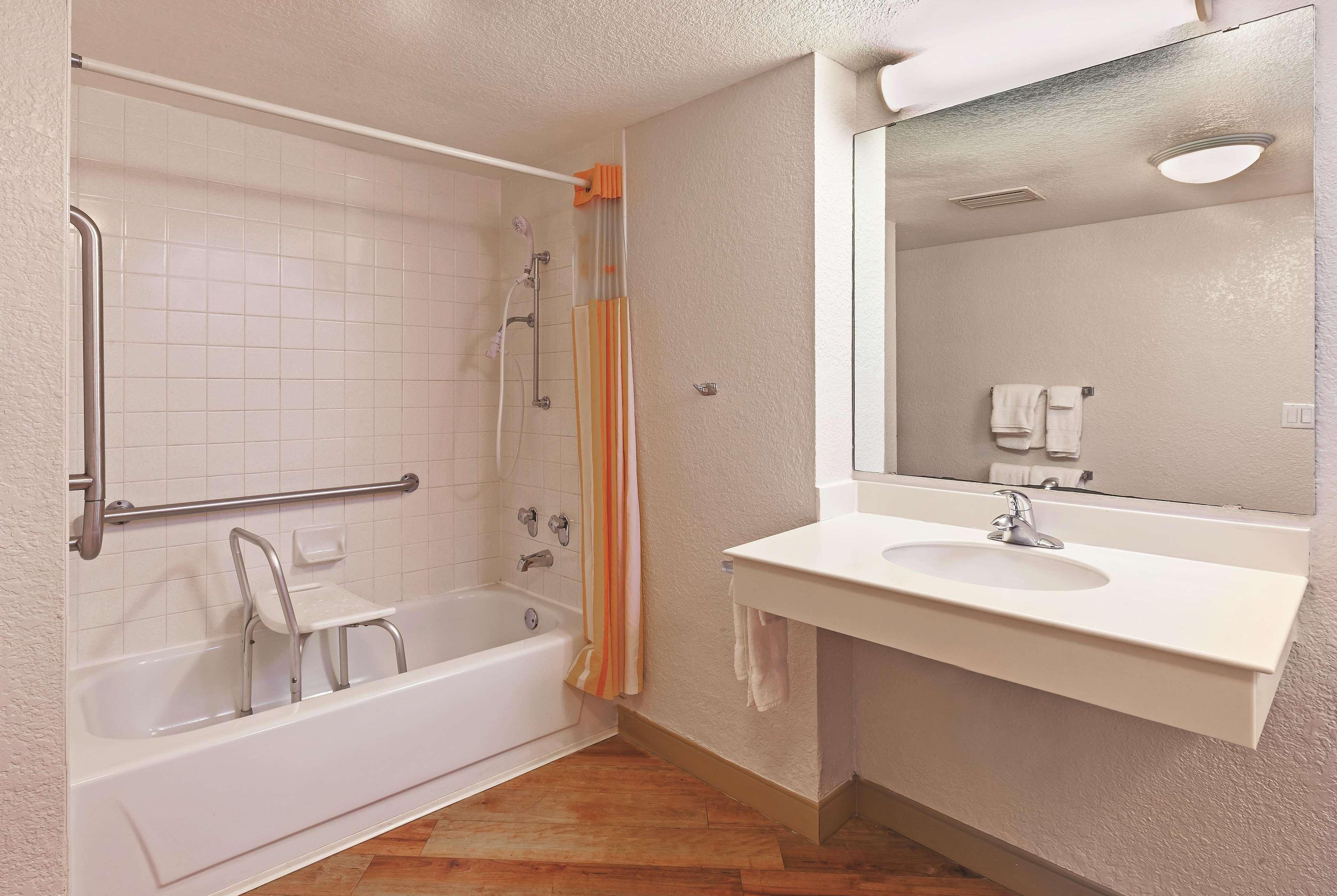 Travelodge By Wyndham Houston Cy-fair Hotel Cypress